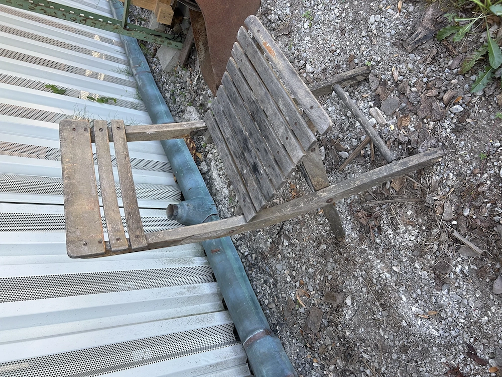 Klappbarer Holzstuhl