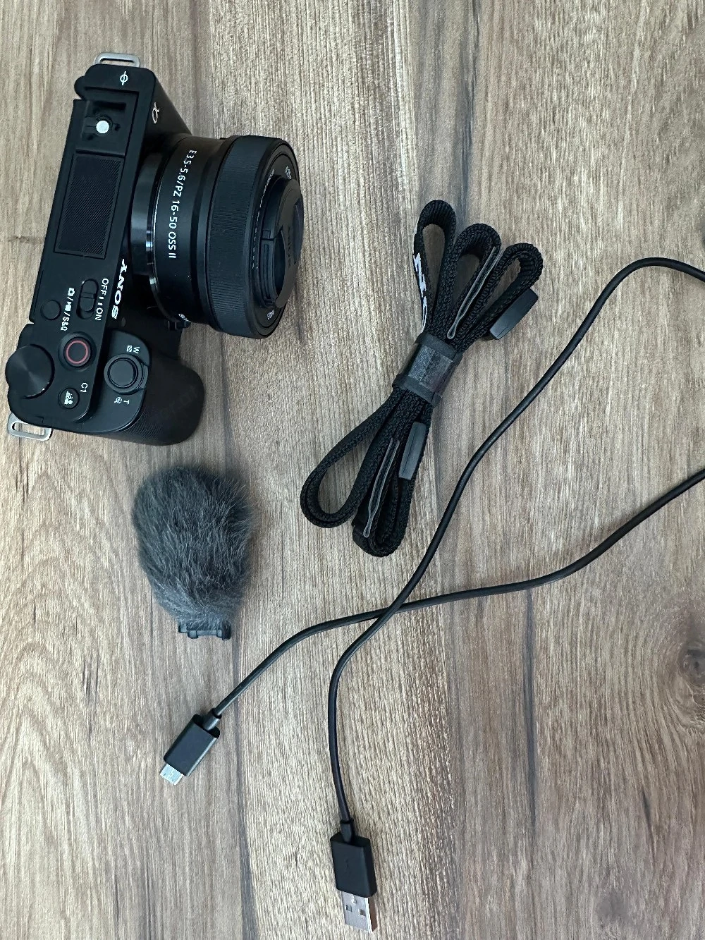 Sony Alpha ZV-E10 Systemkamera (2 Stück verfügbar)