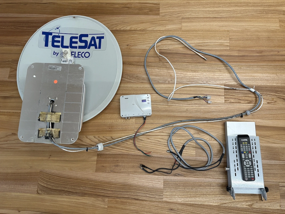 Telesat BT 65 Smart inkl. TEK 22 DE LED-TV 22" (55cm)
