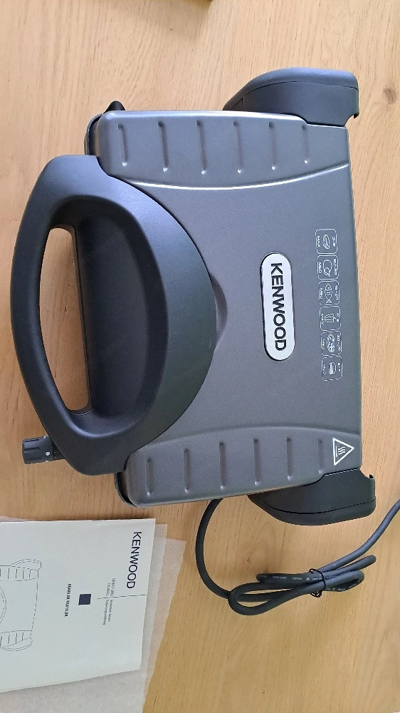 Neuer Kenwood Grill zu verkaufen währ es will nur Telefonisch erreichbar 0650 7104126 Danke 