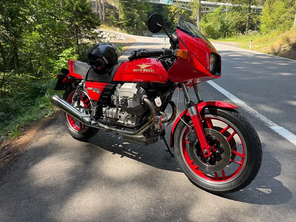 Moto Guzzi Le Mans 3