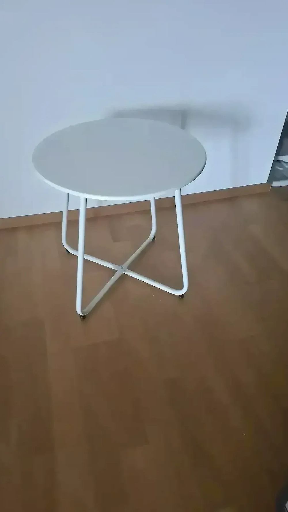 Beistelltisch aus Metall