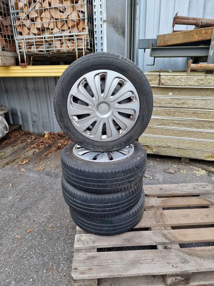 Felgen mit Sommerreifen 175.60 R15 Lk. 4 100