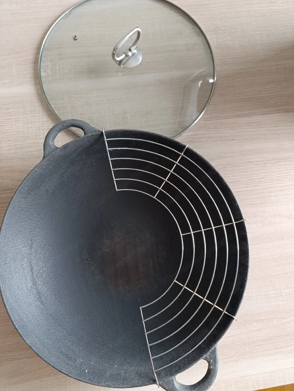 Wok mit Deckel und Gitter