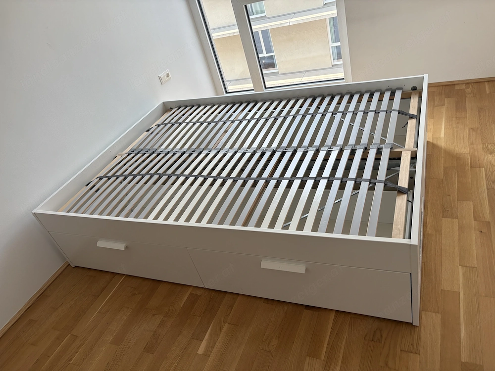 weißes IKEA Bett in sehr gutem Zustand