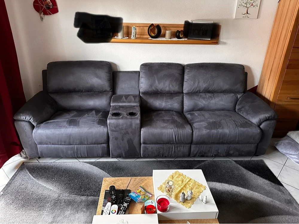 Dreisitzersofa Grau mit Relaxfunktion + Getränkehalter mit Kühlfunktion
