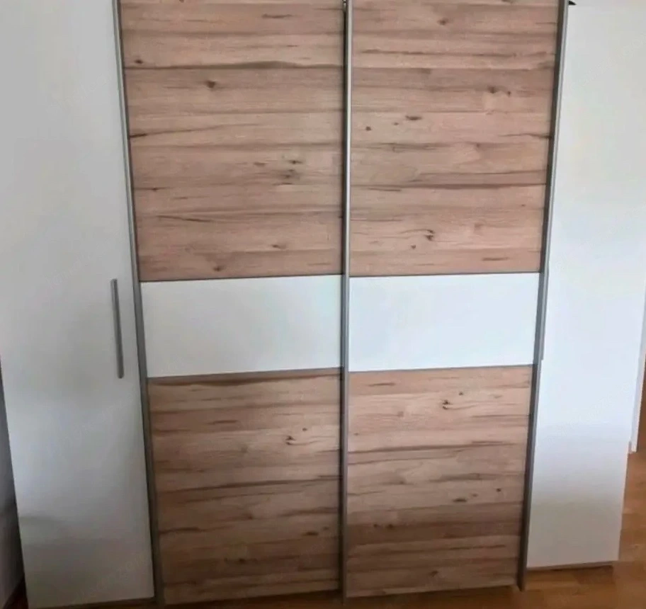 Kleiderschrank