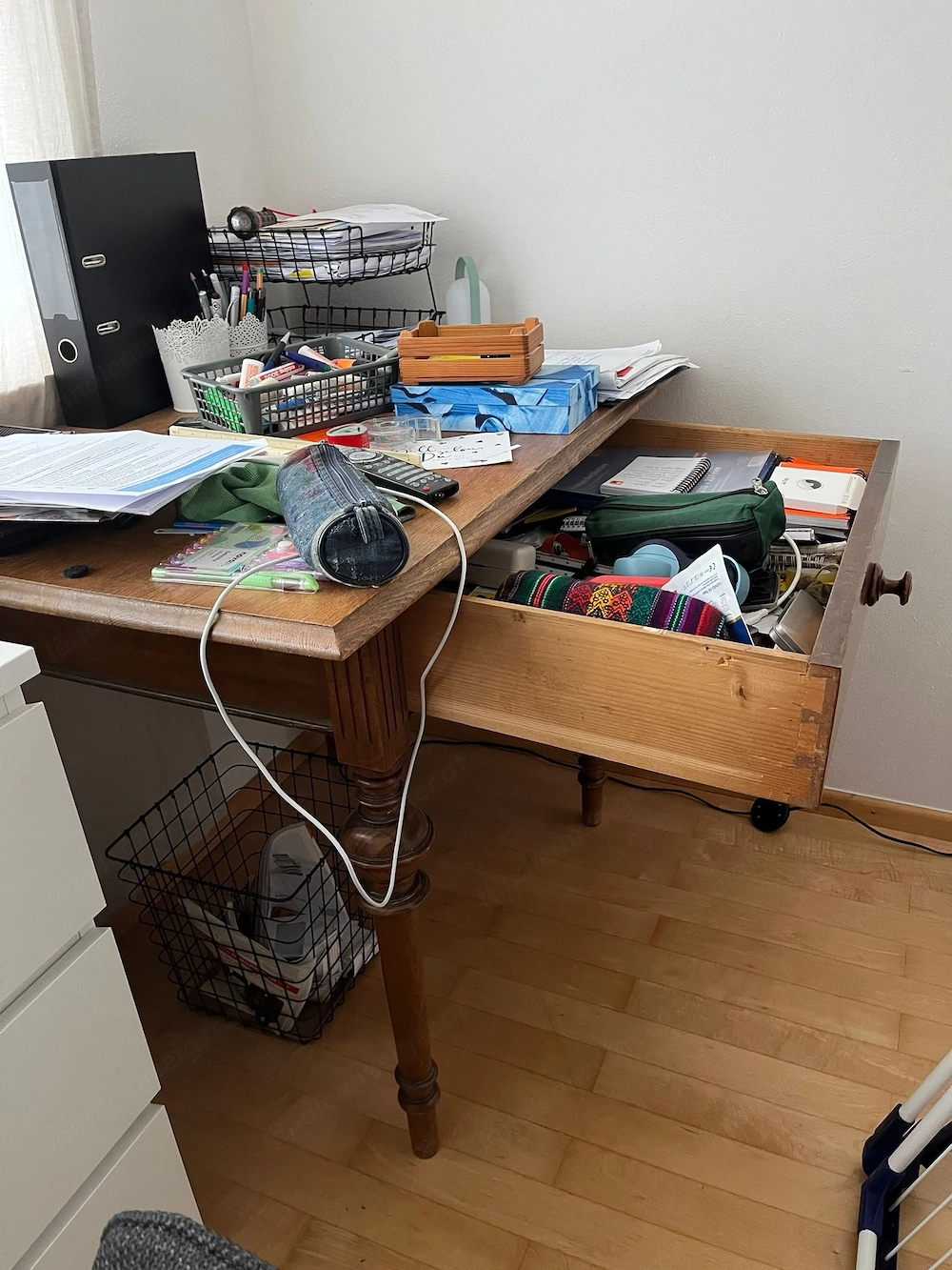 Tisch   Schreibtisch 