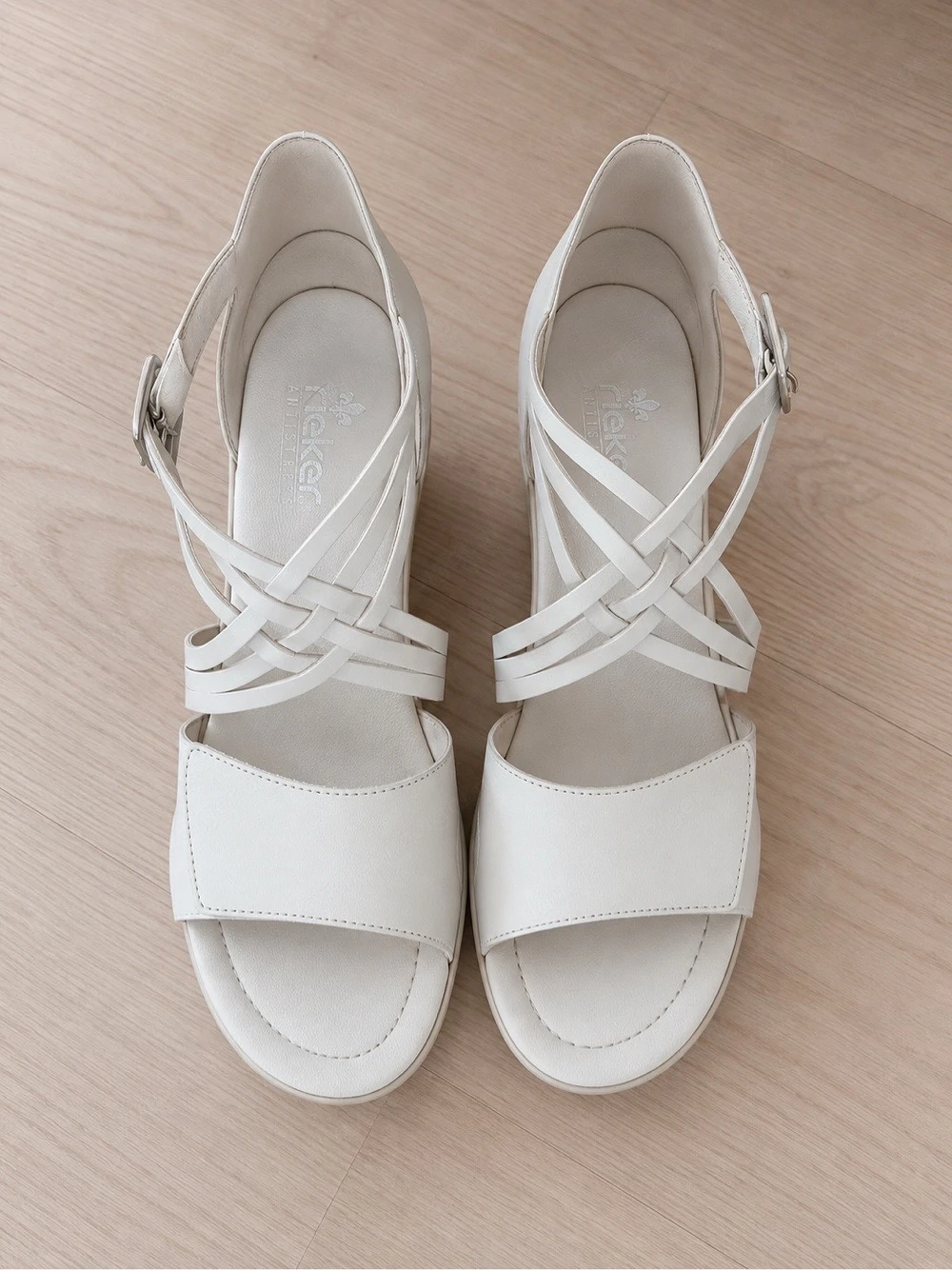 Absatzsandalen