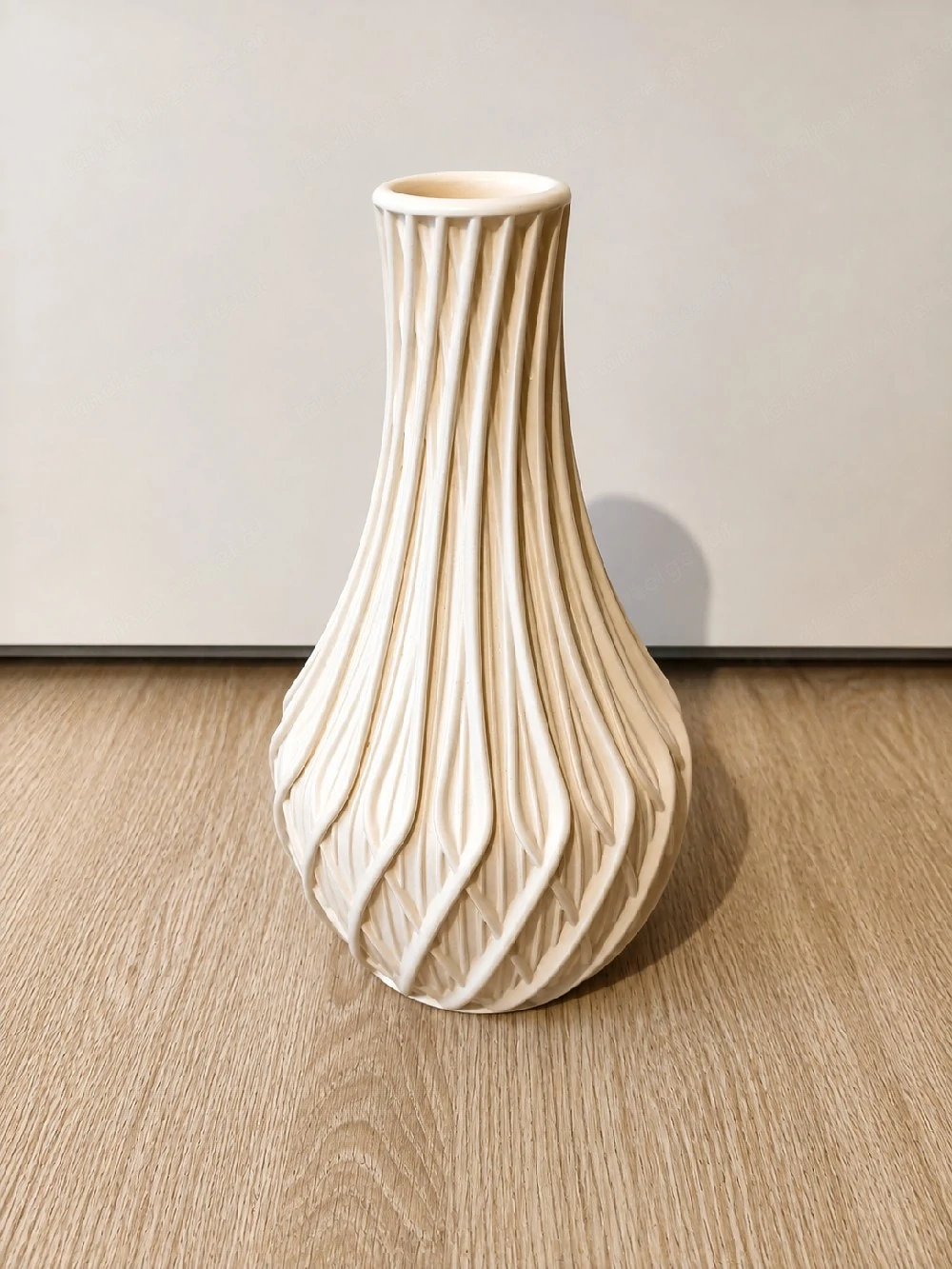 3D-gedruckte Dekovase Weiß   moderne Design Vase mit Blatt- Rillenstruktur