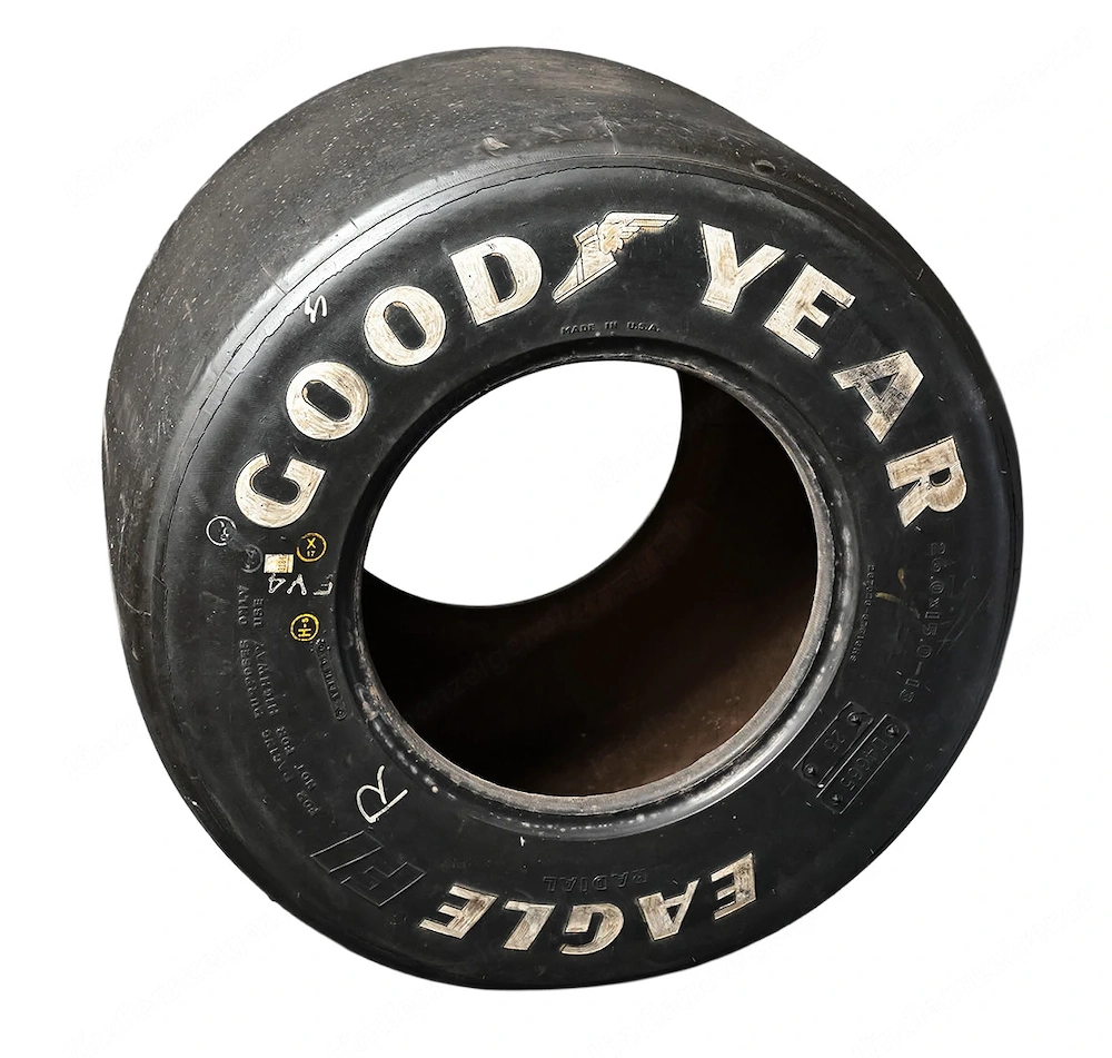 GOODYEAR Original Formel 1 Hinterreifen aus den 1990er Jahren