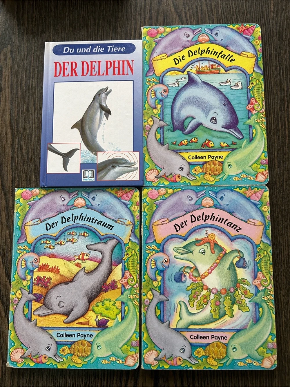 4 Bücher Delphin: 3 Pappbücher + 1 Kleinformat