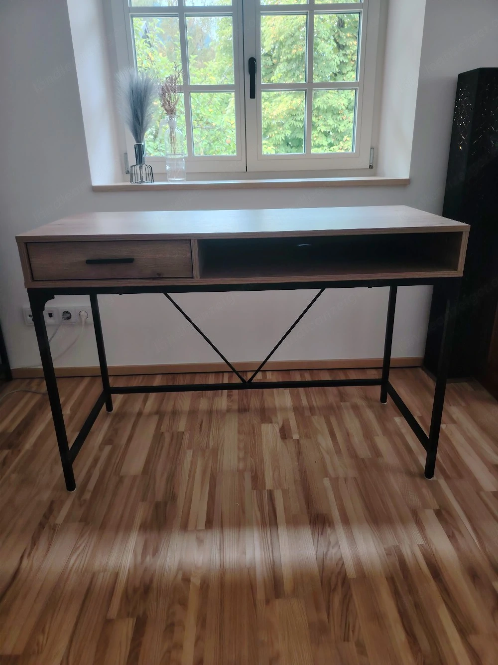 Schreibtisch