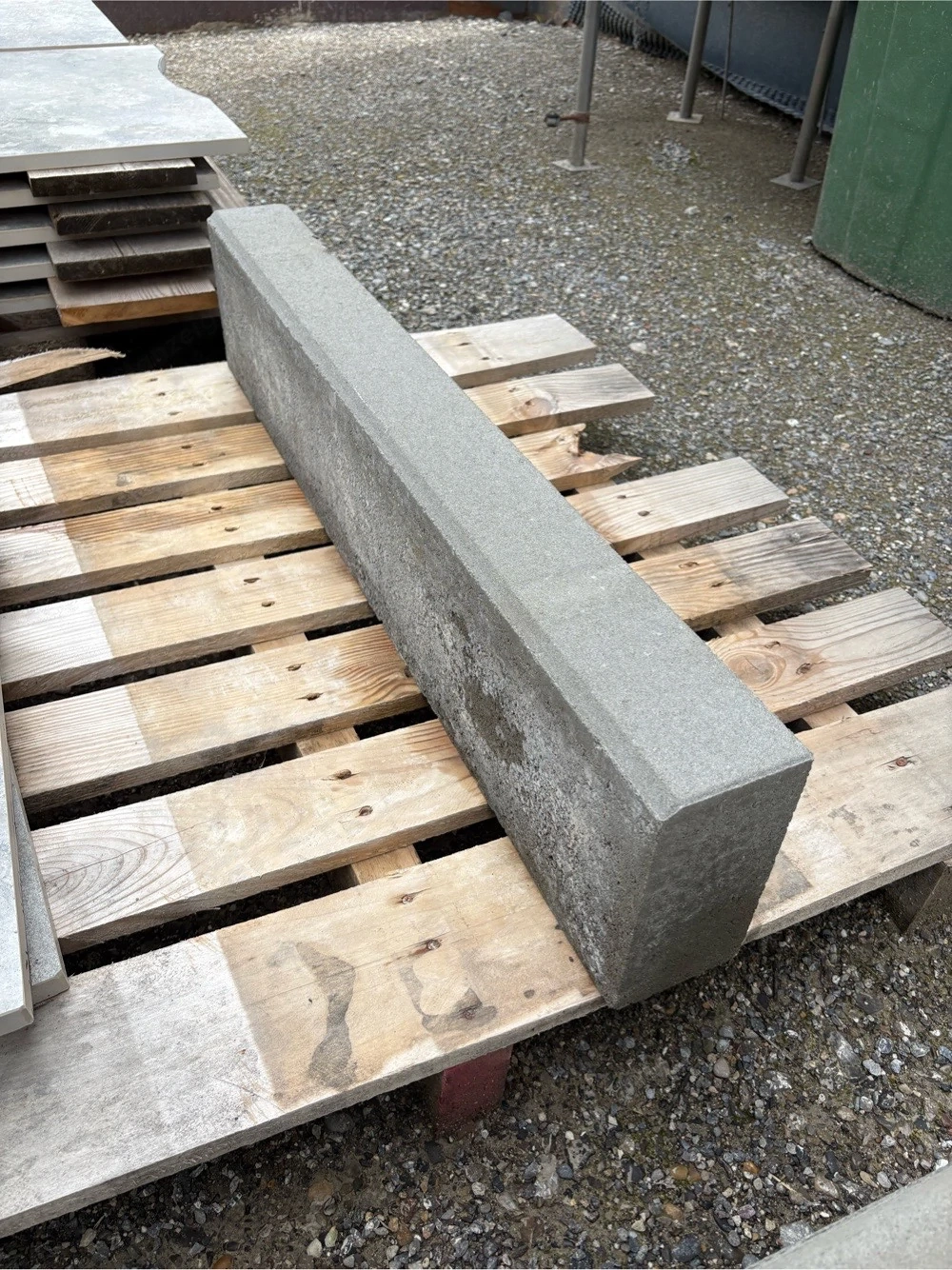 Randstein aus Beton zu verschenken