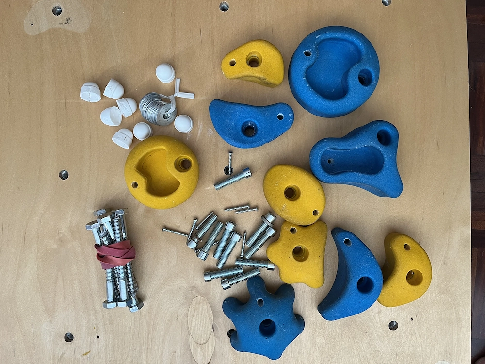 Kletterwand fürs Kinderzimmer mit 10 Griffen