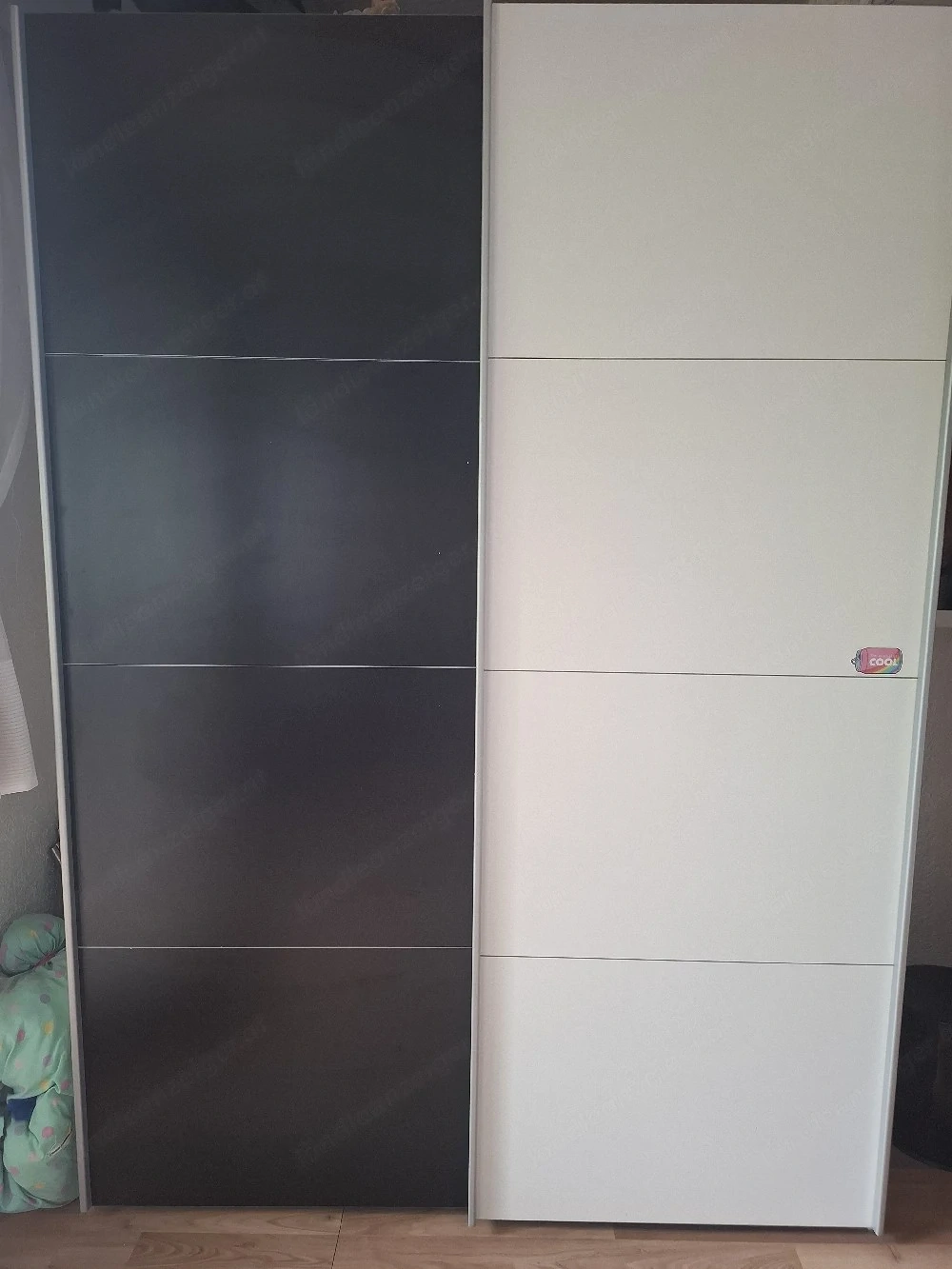 Kleiderschrank 