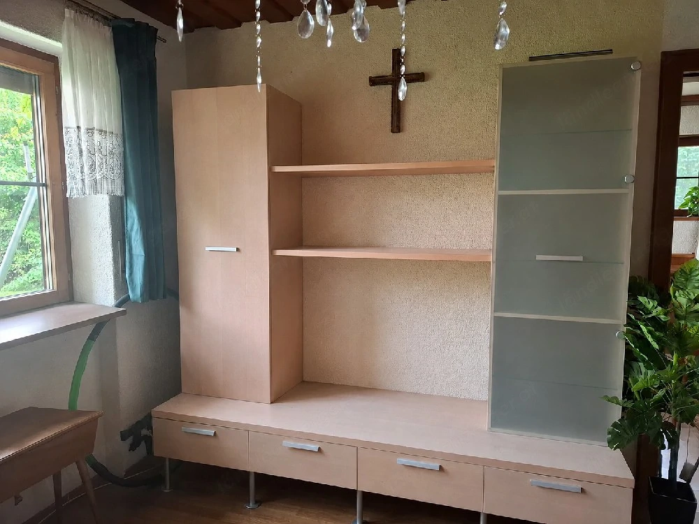 Wohnzimmerschrank