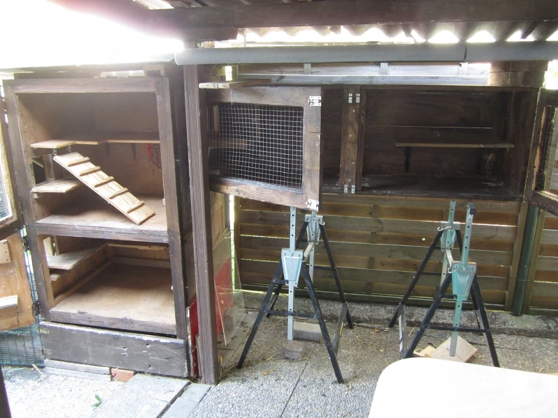 Kaninchen-Stall, 2-teilig, mit Zubehör günstig zu verkaufen
