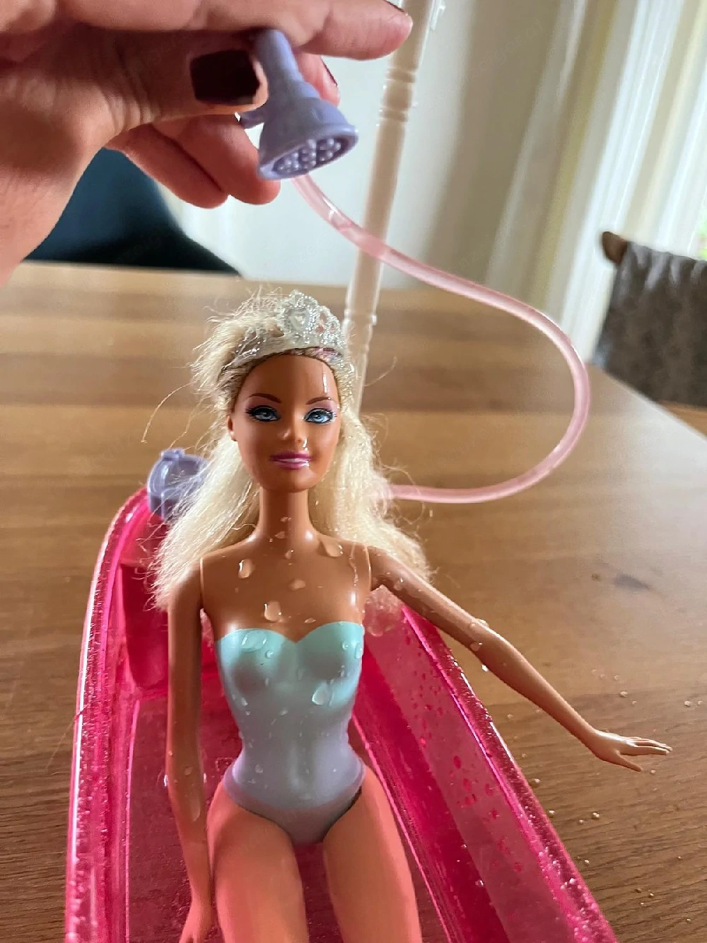 Barbie mit Badewanne und Dusch-Zubehör