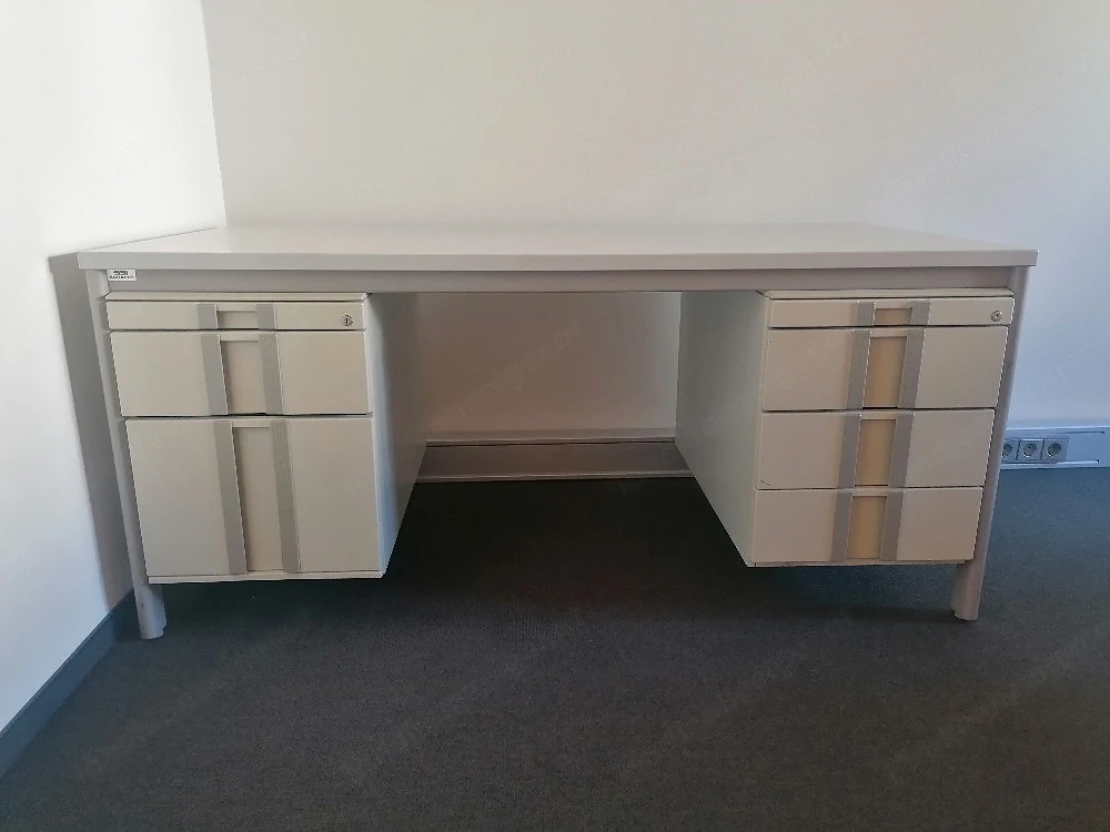 Schreibtisch (Schäfer) zu verschenken