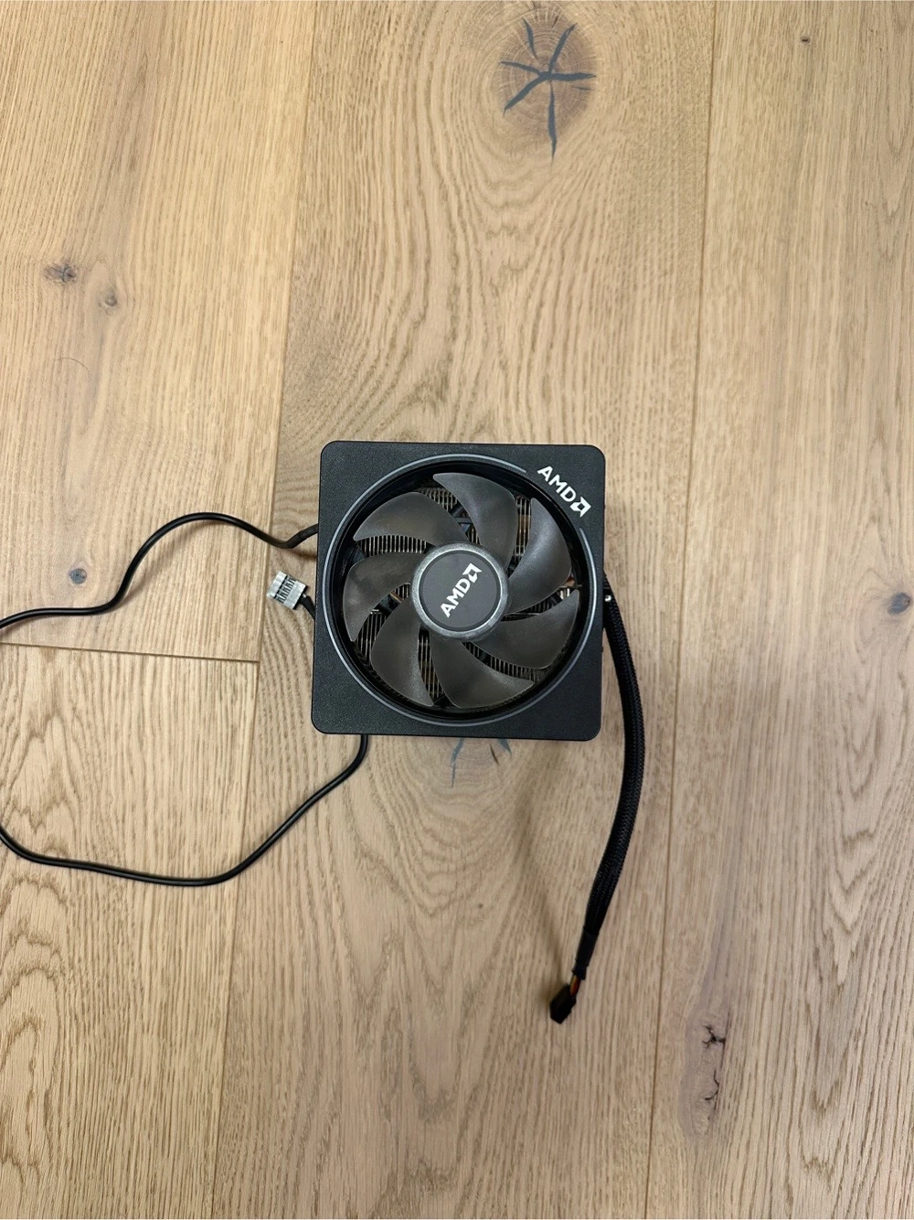 AMD Wraith Prism CPU-Kühler (RGB)