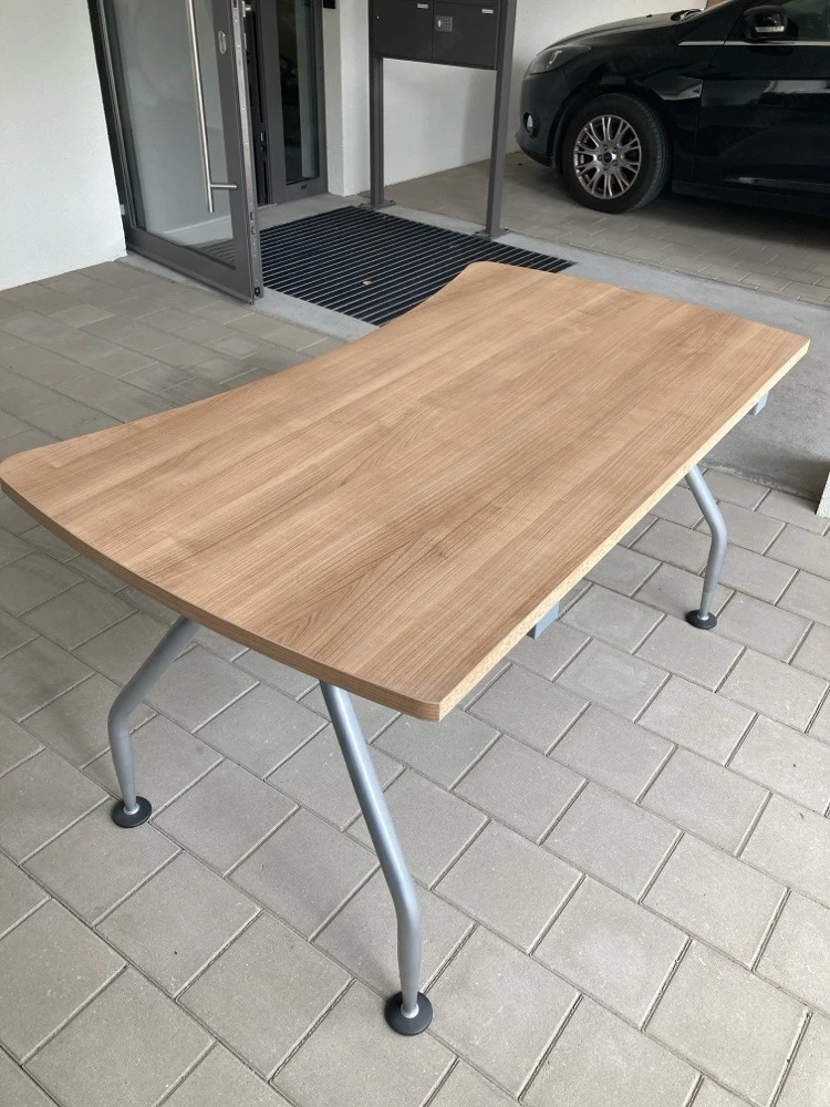 Schreibtisch 