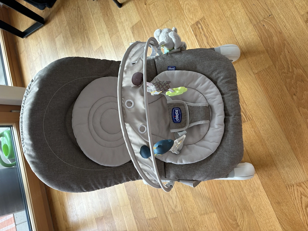 **Chicco Babywippe   Babyliege mit Spielbogen   gepflegt**