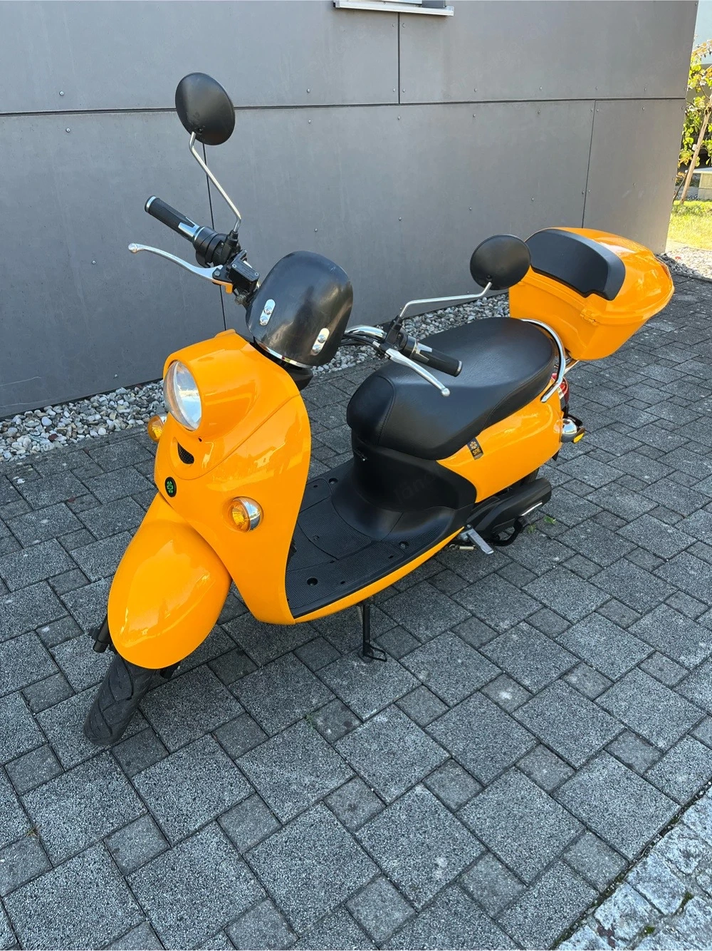 SNE Street Sound Elektro-Moped   2.390km   Pickerl bis Sep. 2027