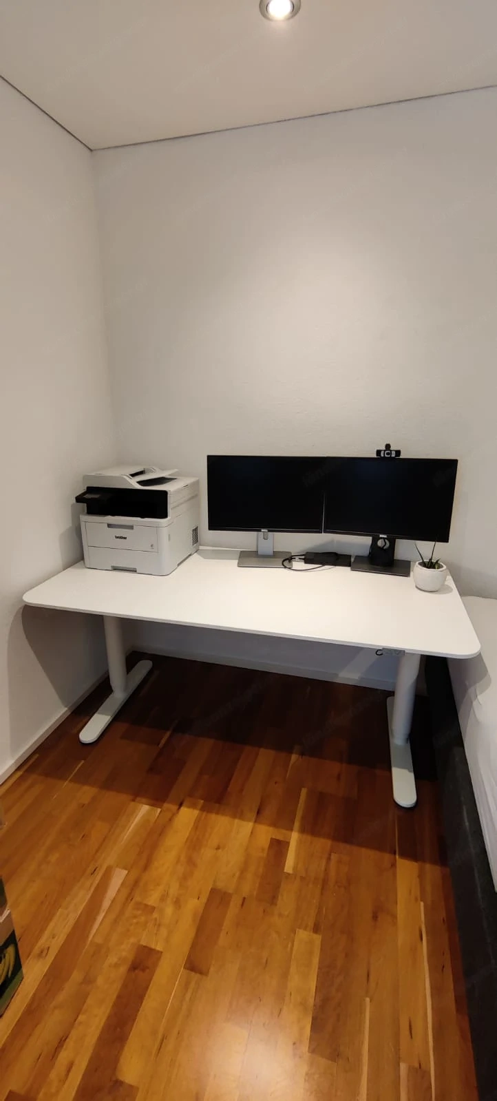 IKEA BEKANT Sitz- Stehschreibtisch weiß 160x80cm elektrisch höhenverstellbar