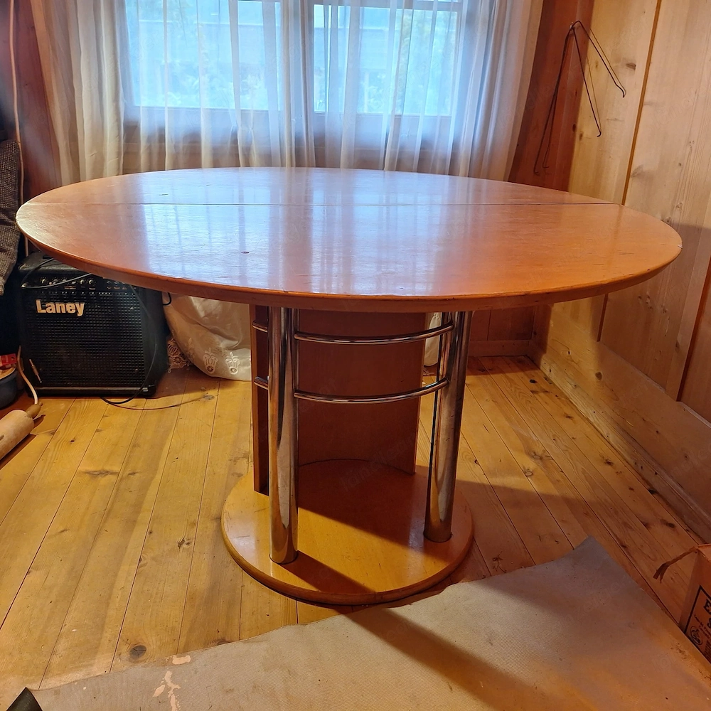 runder Tisch aus Holz per Selbstabholung zu verschenken
