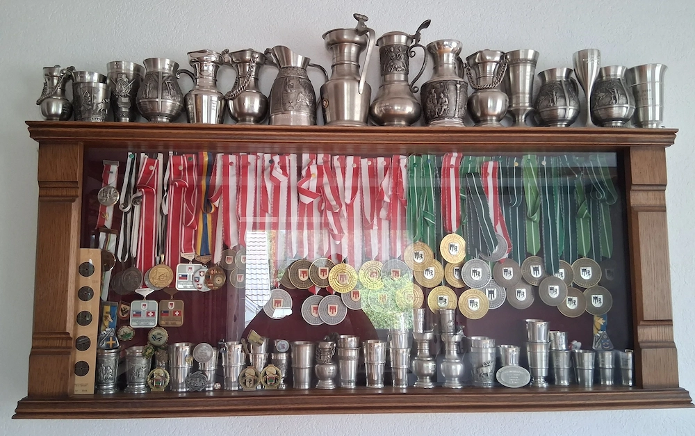 Leere Vitrine zu verschenken
