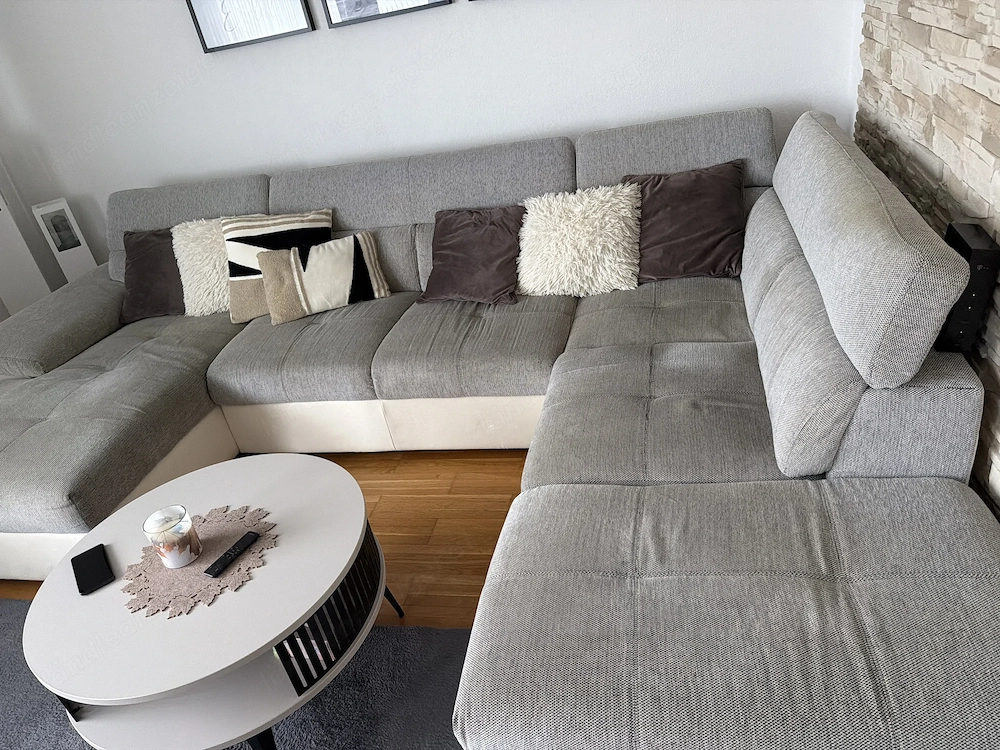 Kostenloses U-Sofa mit Schlaffunktion in Grau Weiß - Selbstabholung