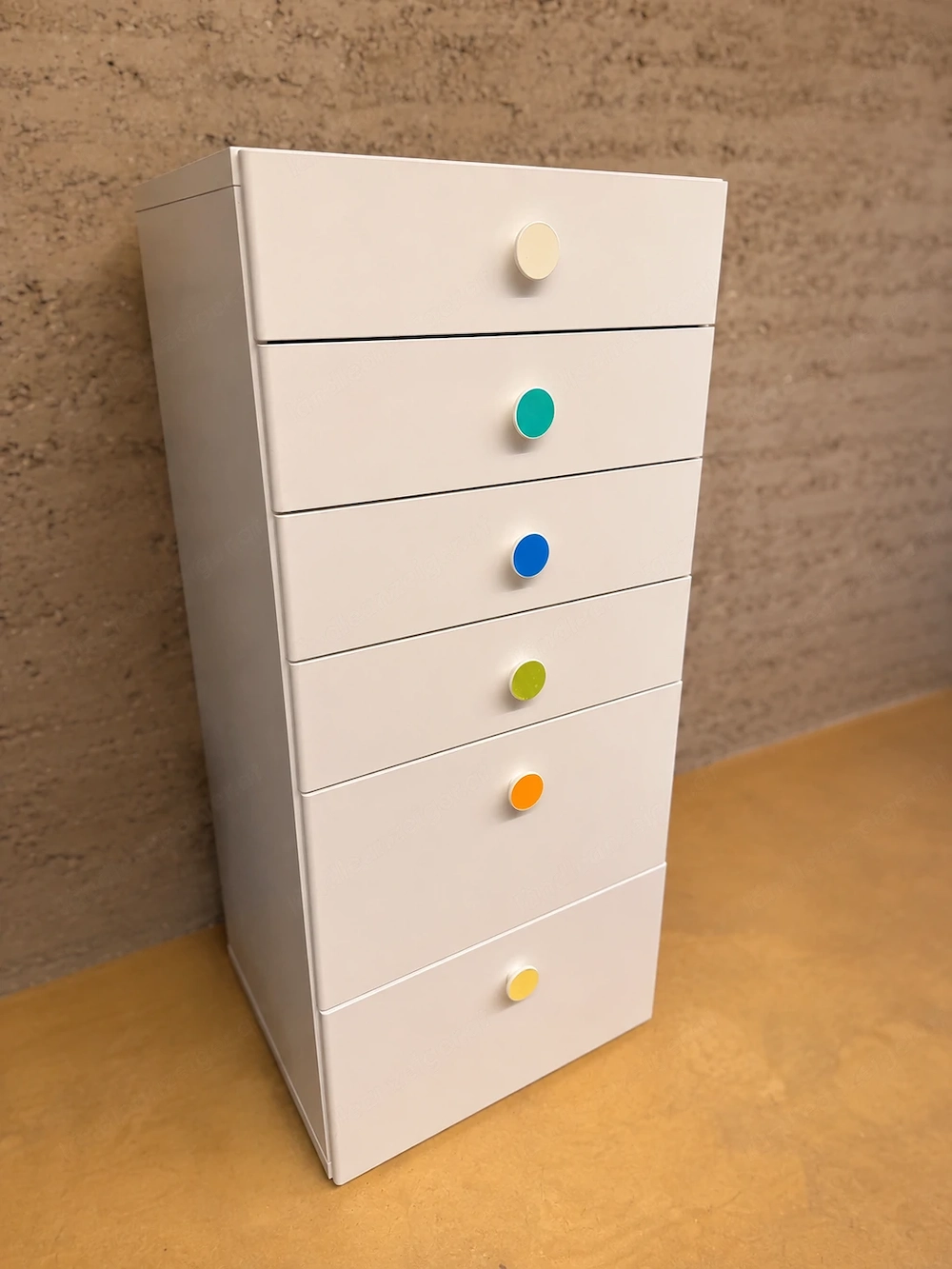 Weisser Schubladenschrank mit 6 Schubladen