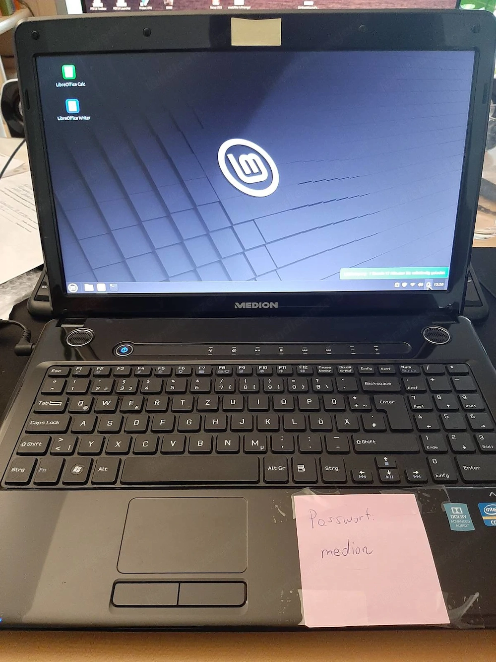Medion Akoya E6221 Notebook - Linux Mint, i3, 4GB RAM, 640GB HDD