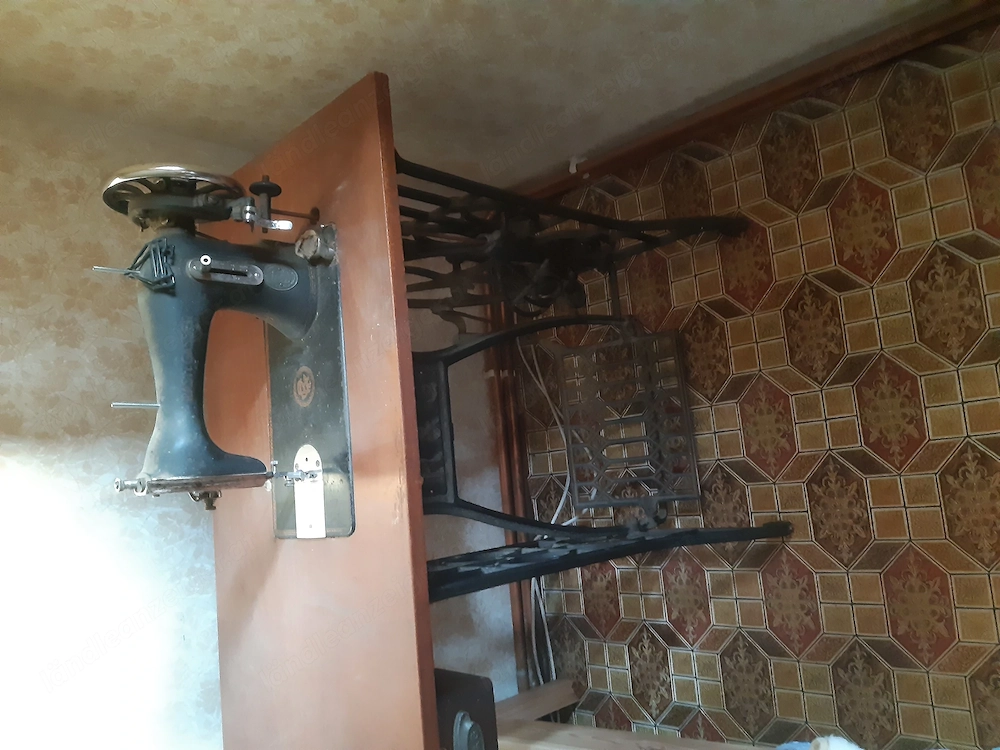 Fuss Nähmaschine abzugeben 