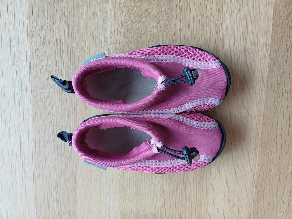 Badeschuhe Sterntaler Gr 23 24 zu verschenken