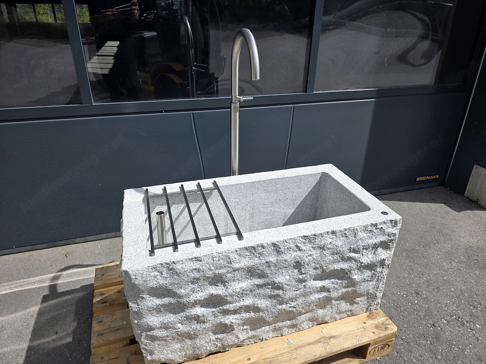 Granitbrunnen   Granittrog "Grander" inkl. V2A Edelstahlarmatur - Unikat