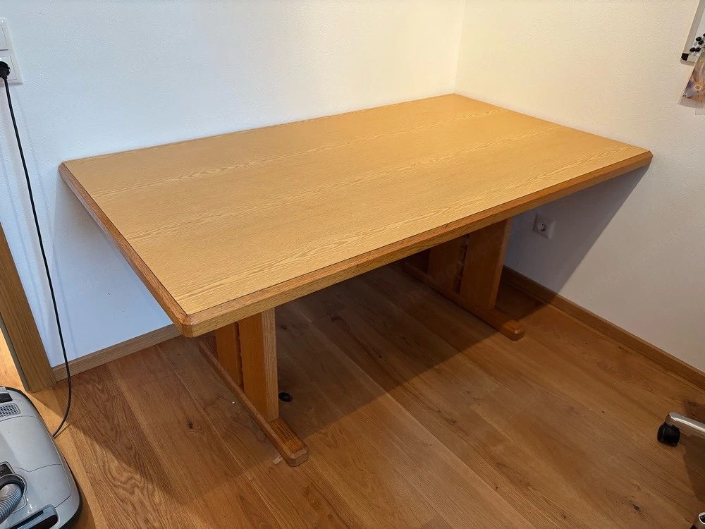 Esszimmertisch
