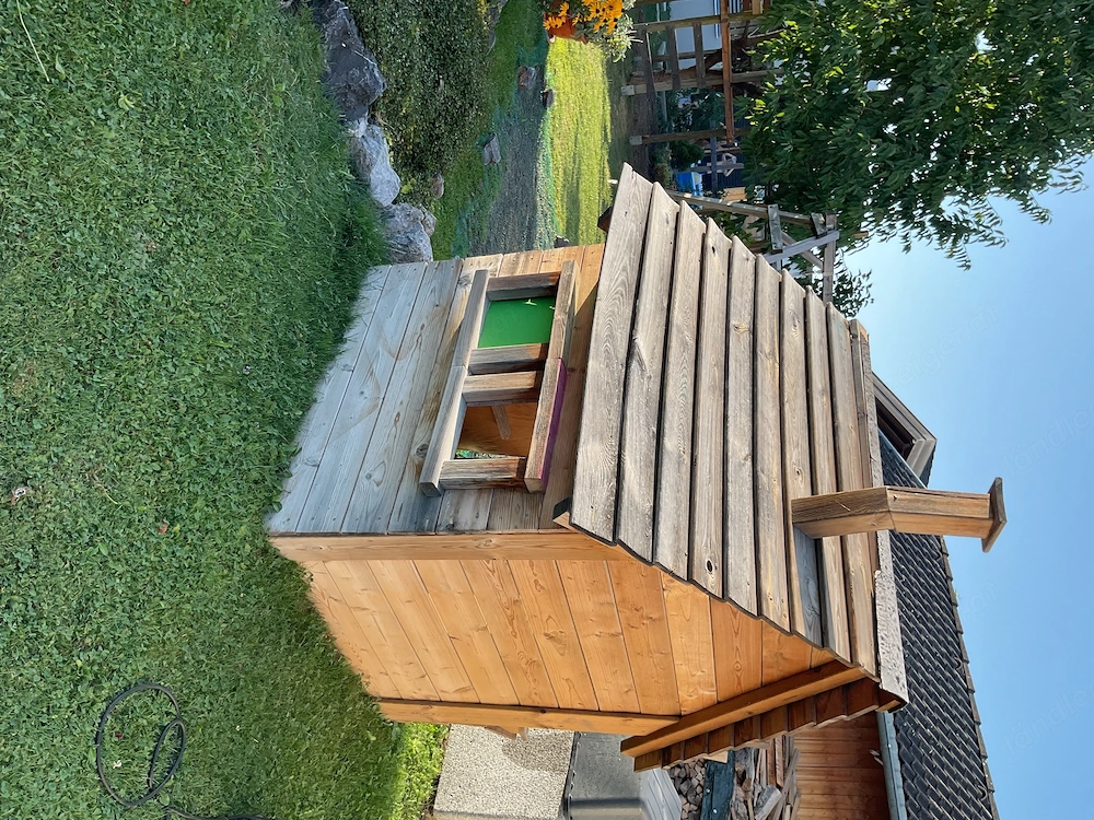 Kinderspielhaus aus Holz