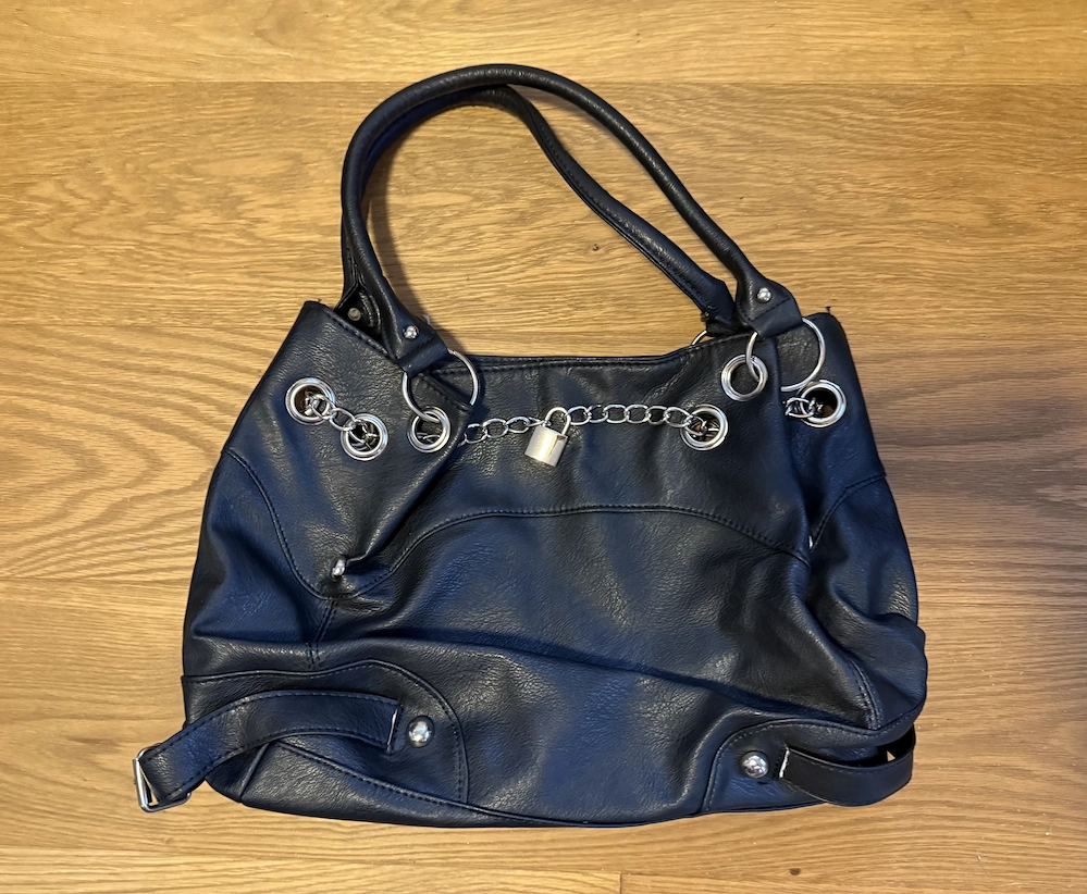 schwarze Handtasche