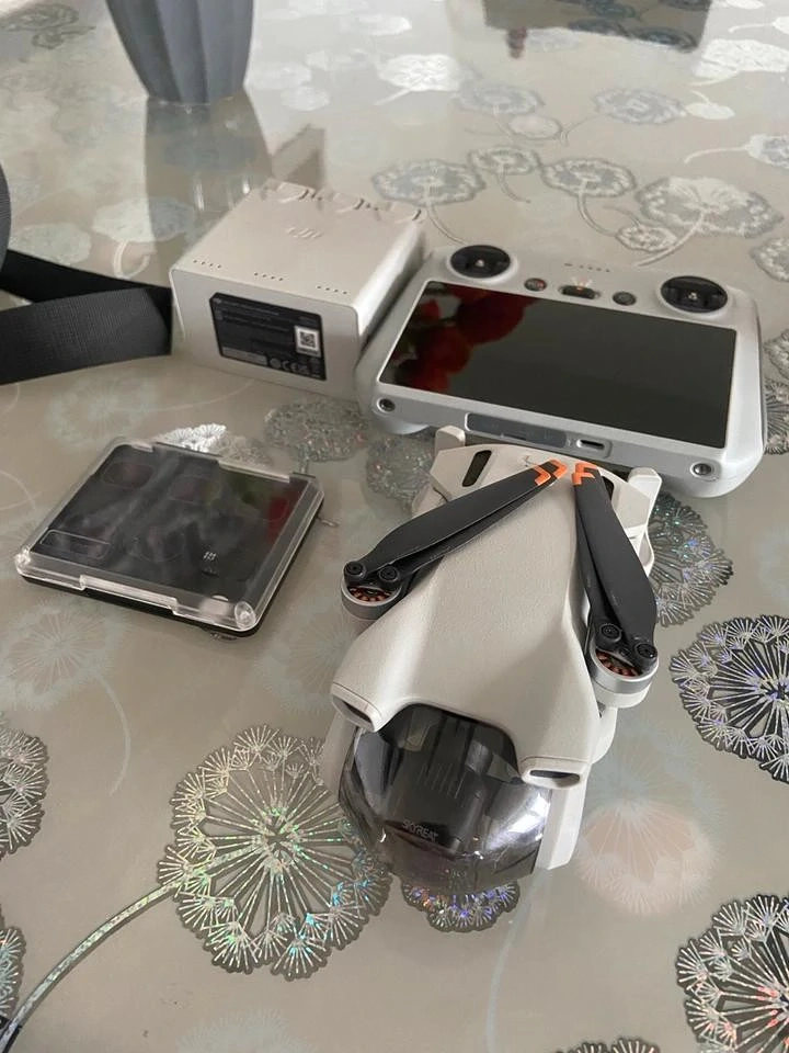 TOP DJI Mini 3 4K Kamera Drohne Fly More Combo RC Steuerung