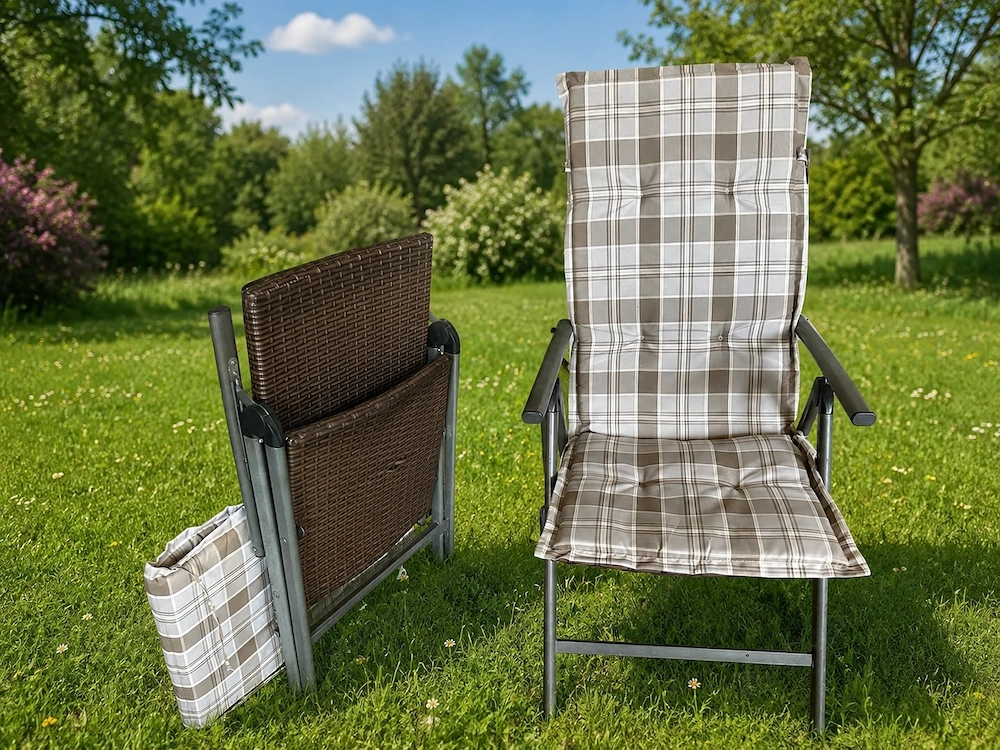 2 sehr gut erhaltene verstellbare Gartenstühle, dkl.braunes Metallgestell, beige braun Sitzauflage