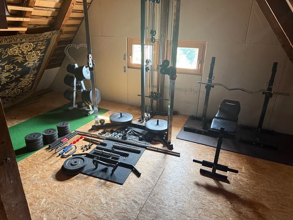 Home Gym mit Kabelturm 