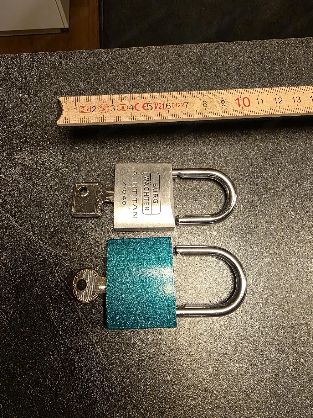 2x Vorhängeschlösser