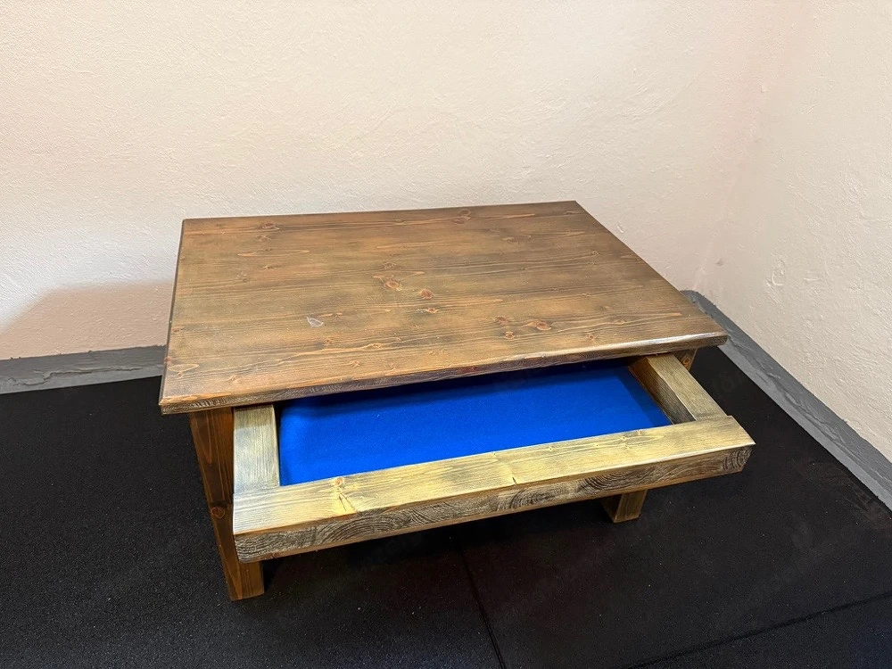 Massiver Holztisch   Couchtisch