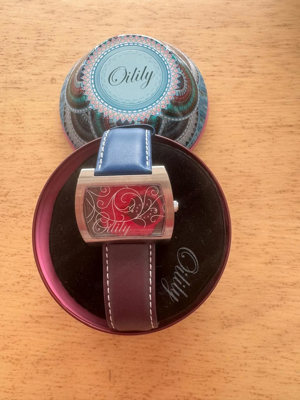 Oillily Damenarmbanduhr