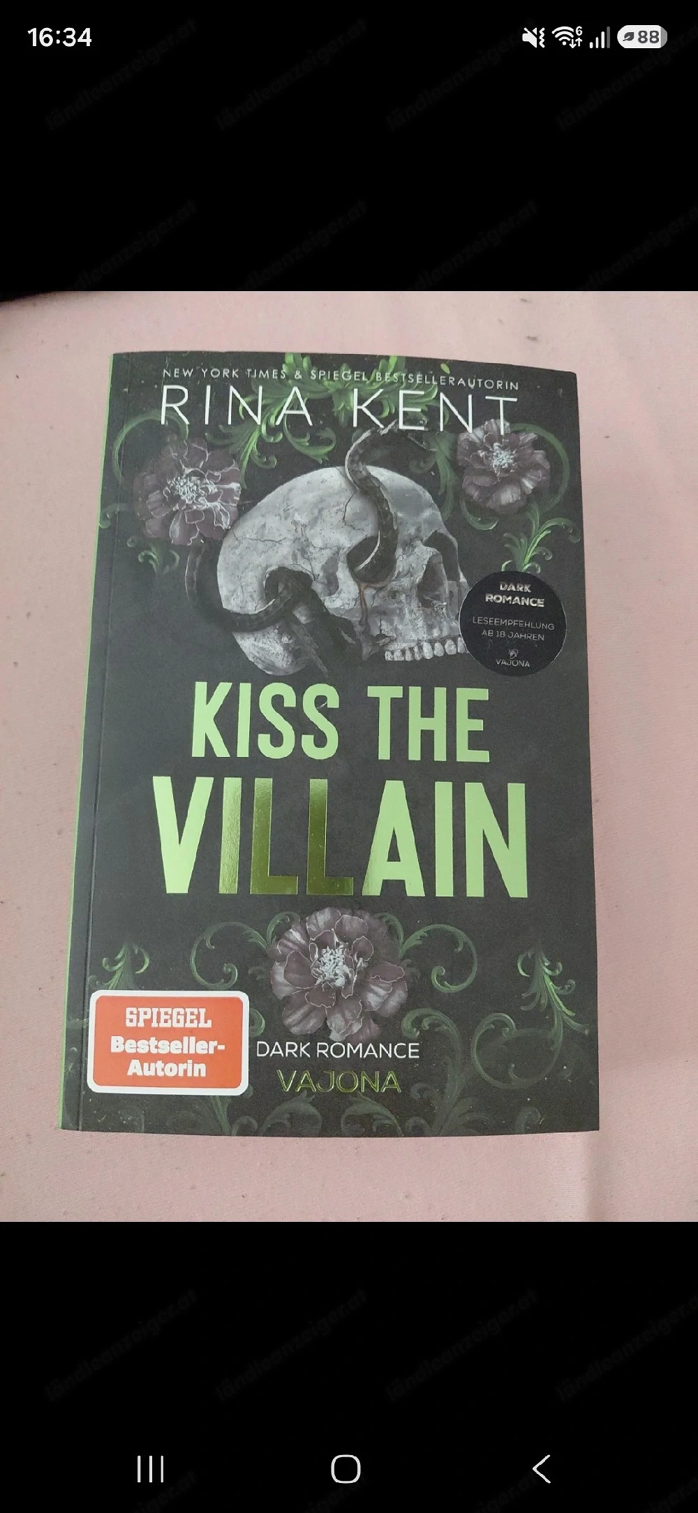 Kiss the Villian von Rina Kent