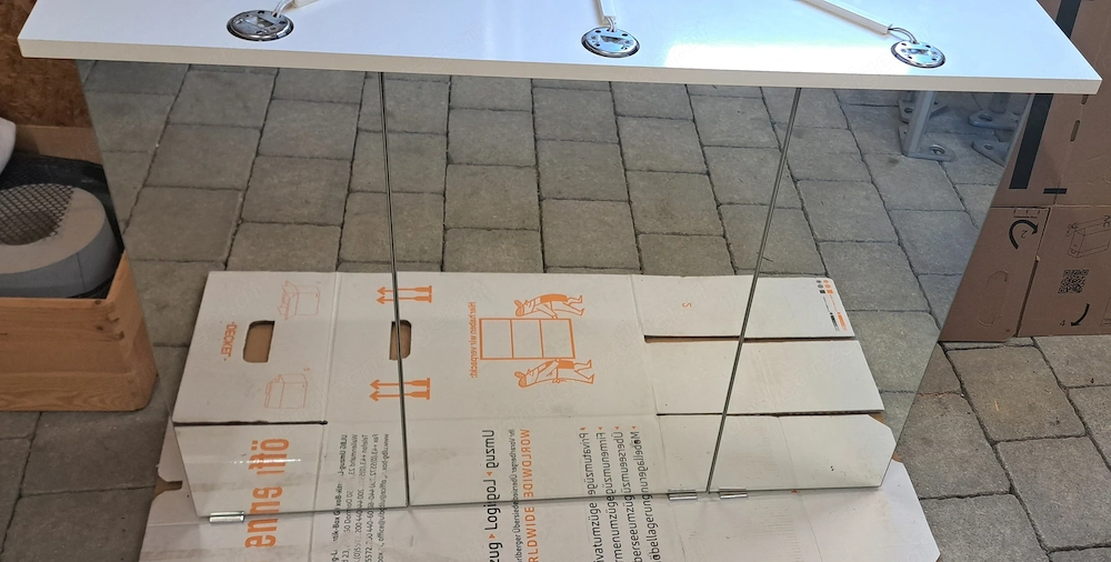 Spiegelschrank zu verschenken