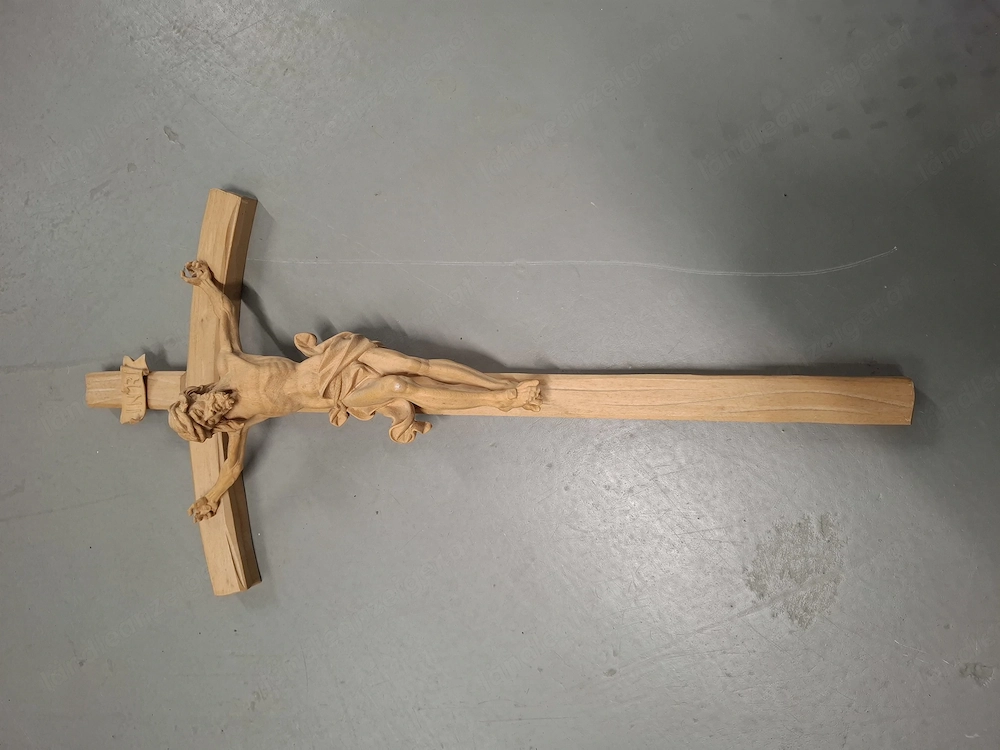 Jesus auf Holzkreuz