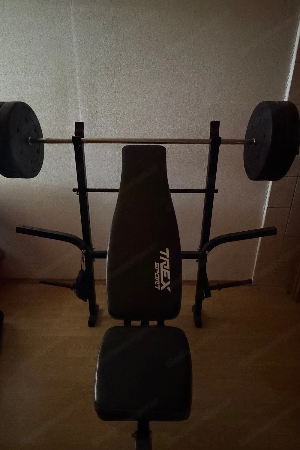 Hantelbank Höhenverstellbar mit Beinstrecker zu verkaufen.